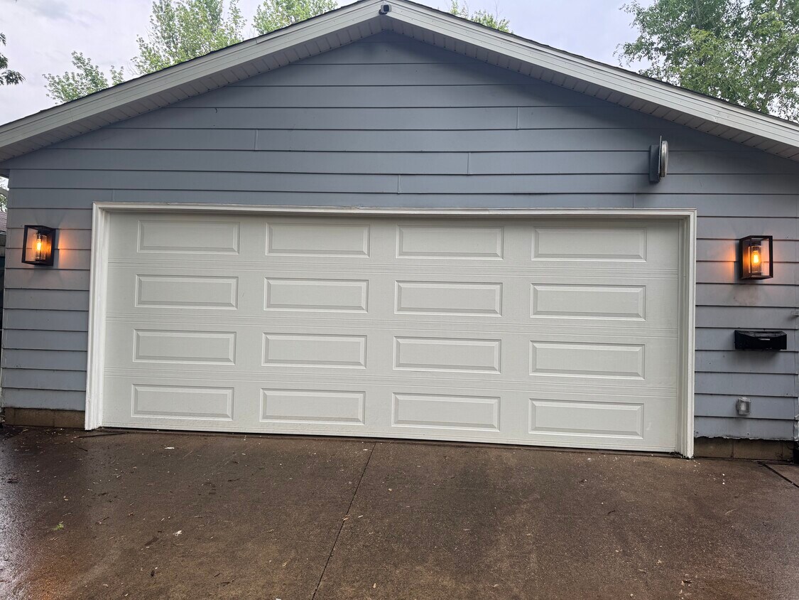 Building Photo - 1428 Story St