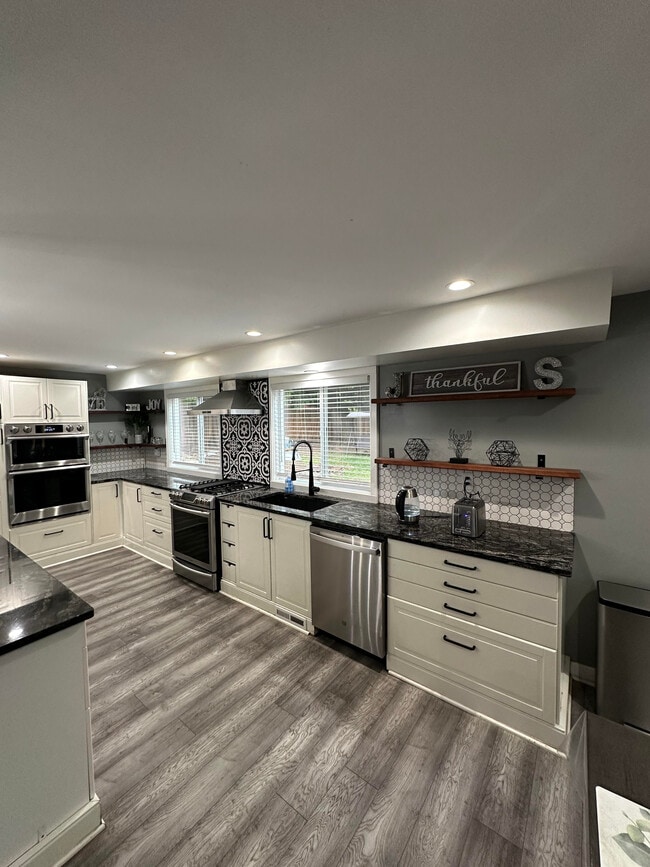 Kitchen - 9824 157th St E