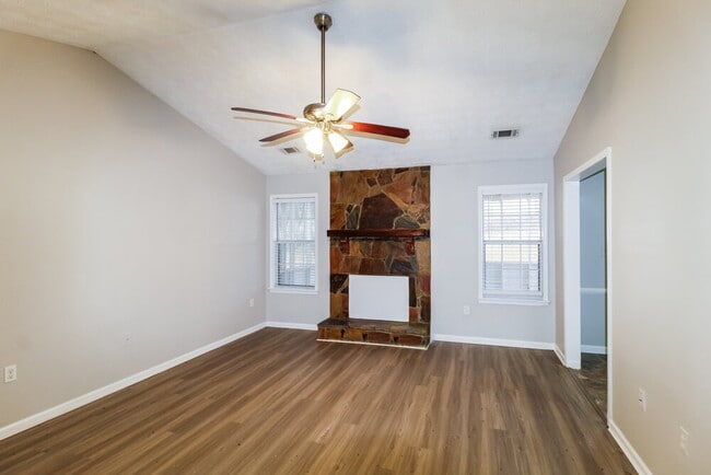 Building Photo - 270 Lazy Hollow Ln