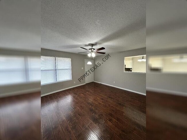 Building Photo - 9 Collins Ct