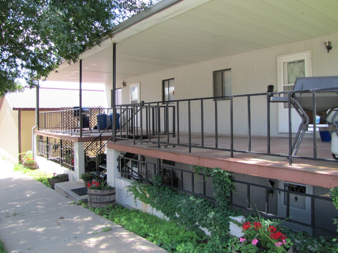 Primary Photo - 115 N 6th St