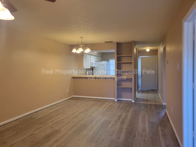 Building Photo - 4903 Myrtle Oak Dr