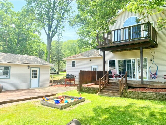 Foto del edificio - 3 Bedroom Single Family Home in Battle Creek