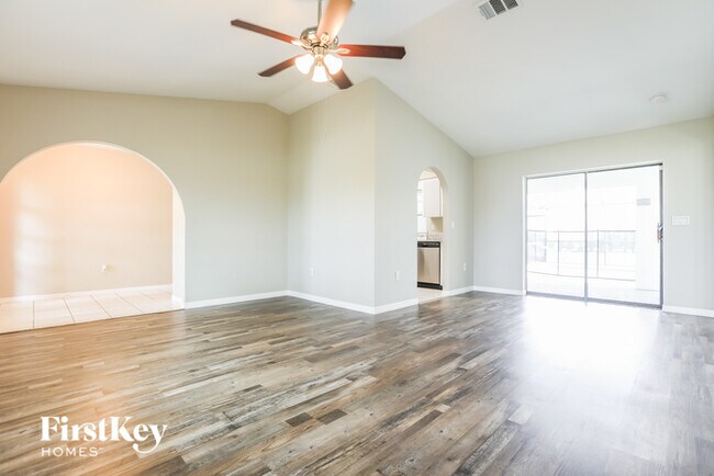 Foto del edificio - 23502 Shelby Ave