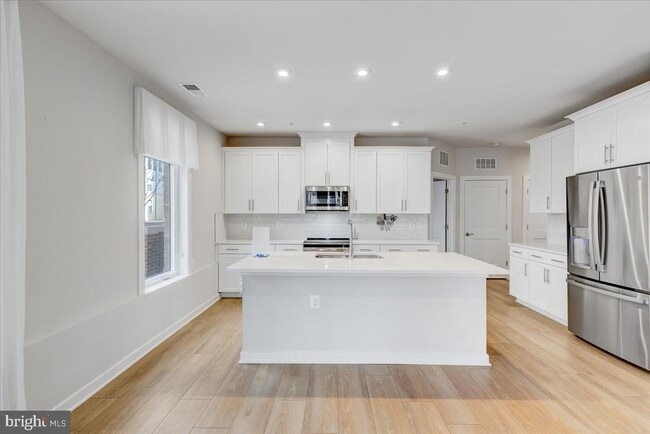 Building Photo - 1669 Bandit Loop
