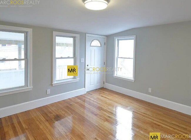 Building Photo - 163 Ferry St