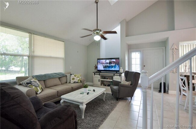 Building Photo - 3660 SW Sunset Trace Cir