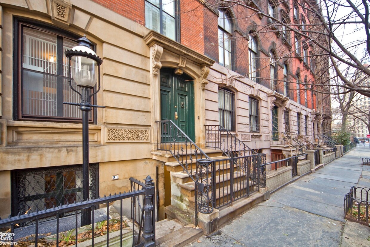 31 Stuyvesant St Unit GARDEN, New York, NY 10003 Condo for Rent in