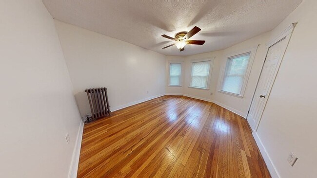 Foto del edificio - 76 Forest Hills St