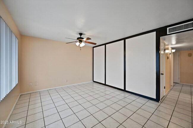 Building Photo - 8444 W Montecito Ave
