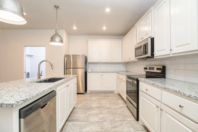 Building Photo - 11623 Evanston Ave