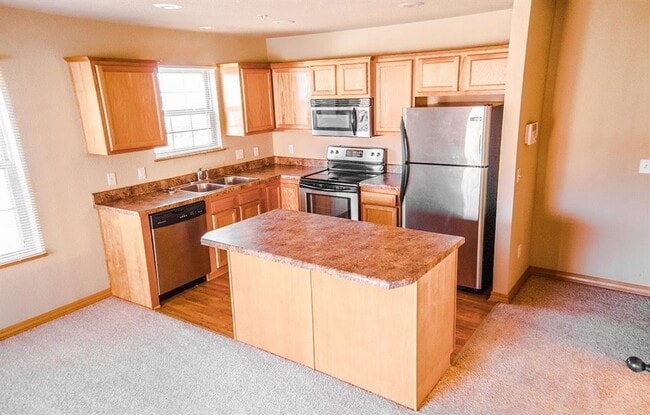 Building Photo - 2858 W Lakewood Dr