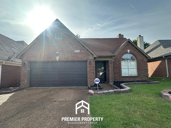 Modern 3BR/2.5BA Cordova Home | Granite Counters, Vaulted Ceilings & Soaking Tub - Modern 3BR/2.5BA Cordova Home | Granite Counters, Vaulted Ceilings & Soaking Tub