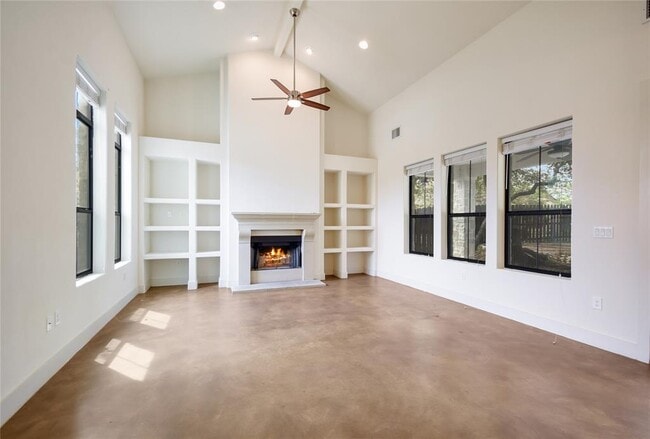 Building Photo - 18400 Lakepoint Cove