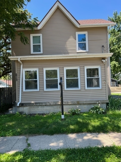 Primary Photo - 213 N May St