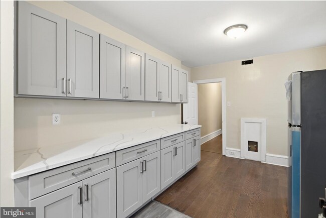 Building Photo - 632 W Cumberland St