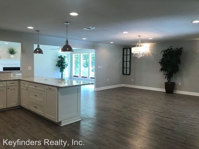 Foto del edificio - 5 br, 2.5 bath House - 616 College Hill Drive