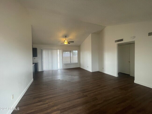 Building Photo - 10614 N 72nd Ave