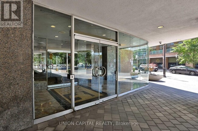 Building Photo - 1055 Bay St.