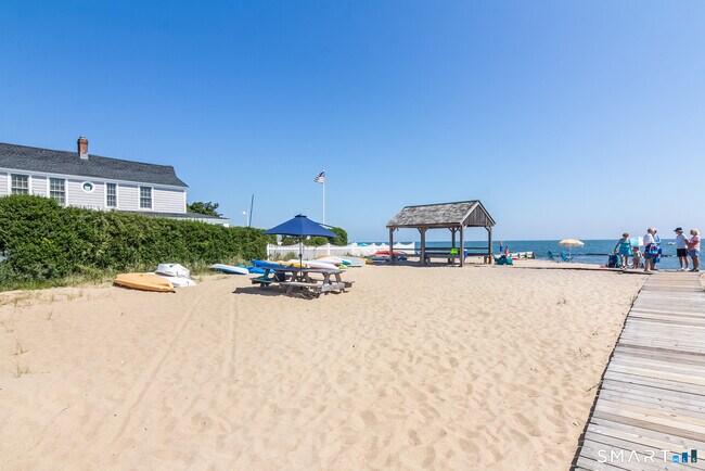 Foto del edificio - 116 Overshore Dr E