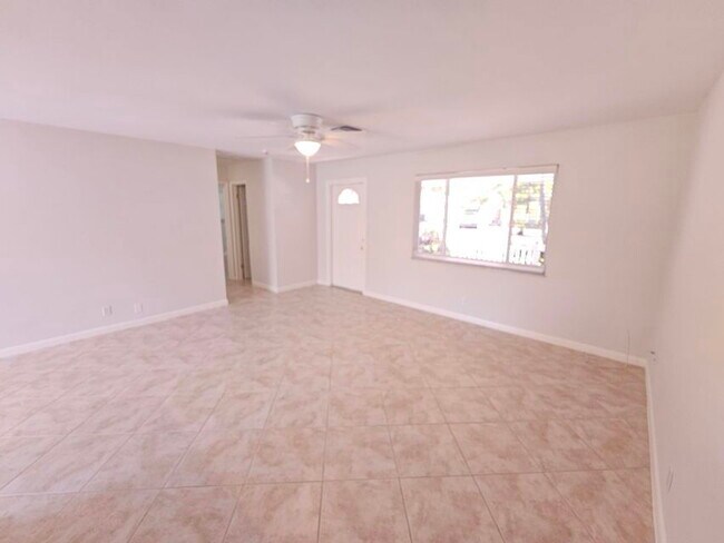 Foto del edificio - 355 Franklin Rd