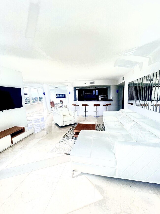 Foto del edificio - 3912 S Ocean Blvd