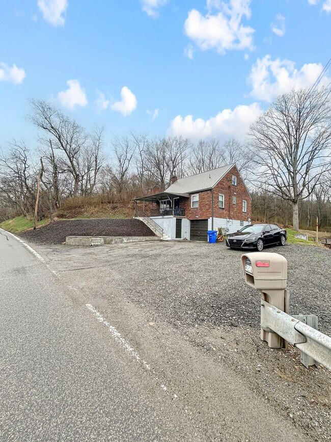 Foto del edificio - Charming 3-bedroom, 1-bath home in Oakdale, PA!