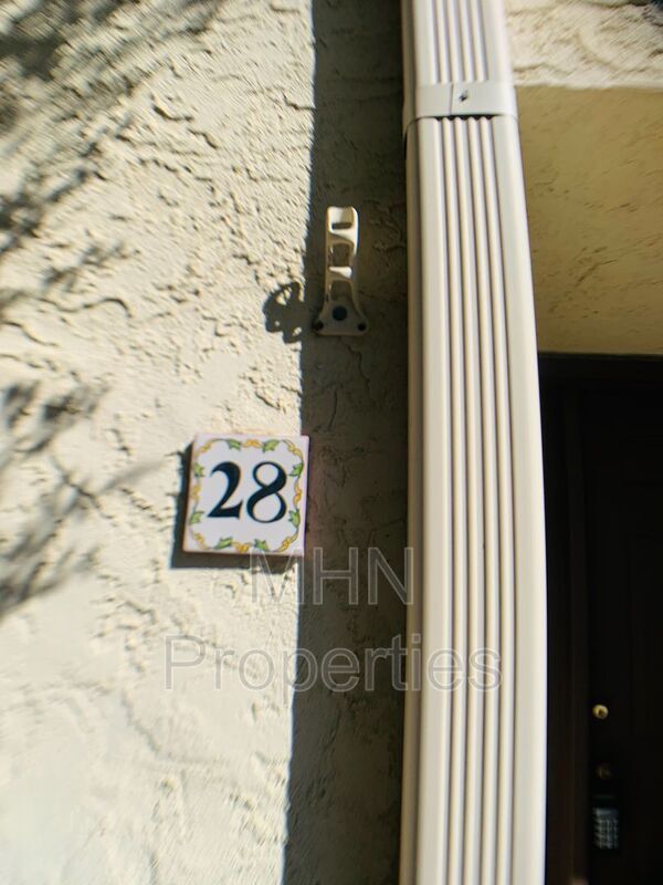 Foto del edificio - 7123 Thrush View Ln