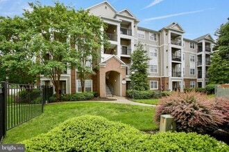 Building Photo - 12937 Centre Park Cir