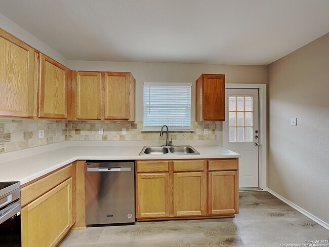 Foto del edificio - 9603 Kennebec Way