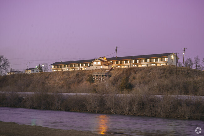 Building Photo - Spring River Commons