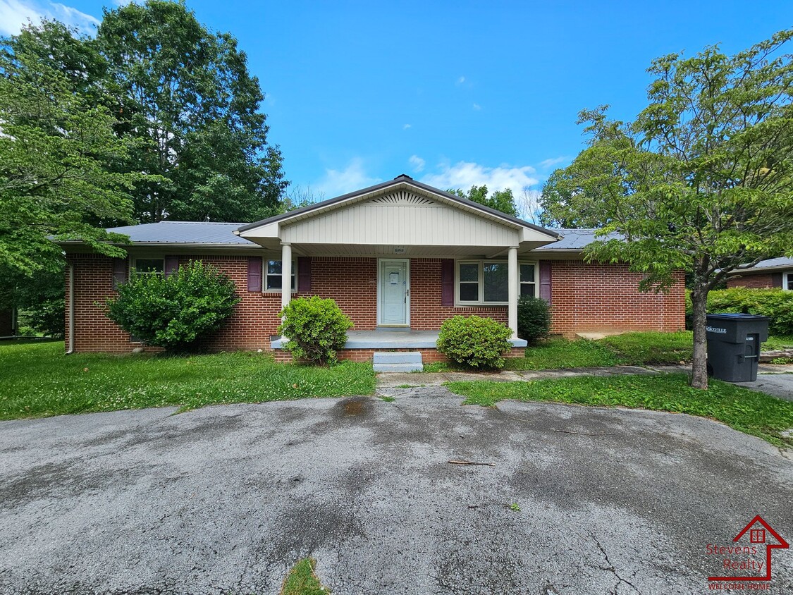 Primary Photo - 412 Wedgewood St