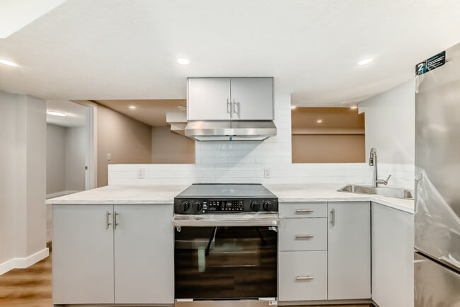 Building Photo - 4752 Memorial Dr E