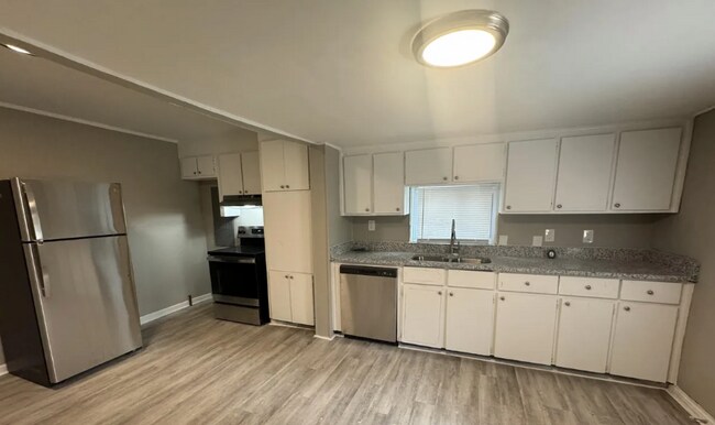 Foto del edificio - 1213 Laura Ave