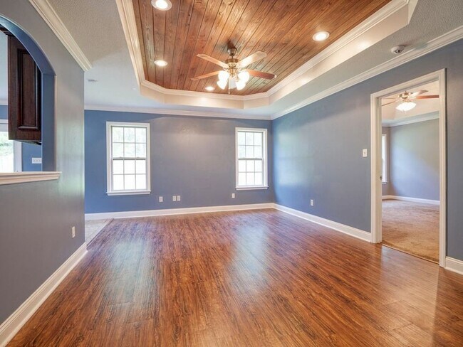 Building Photo - Serene Comfort and Modern Convenience: Wel...