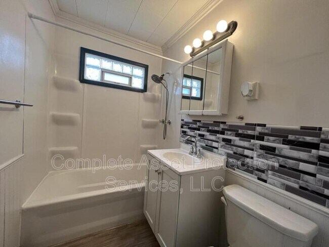 Foto del edificio - 6424 Grand Ave