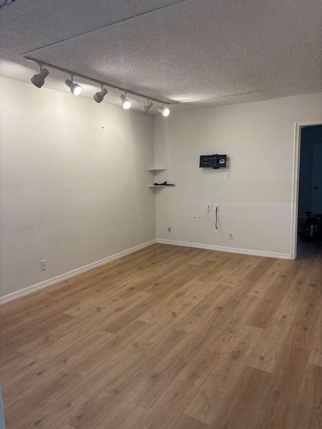 Photo - 305 E Ocean Ave Apartments