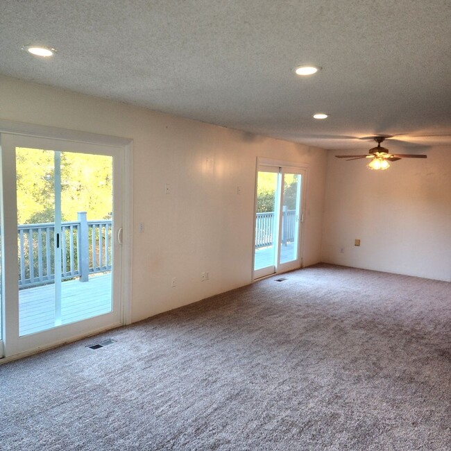 Building Photo - Ojai rental available now! Spacious 2-bedr...