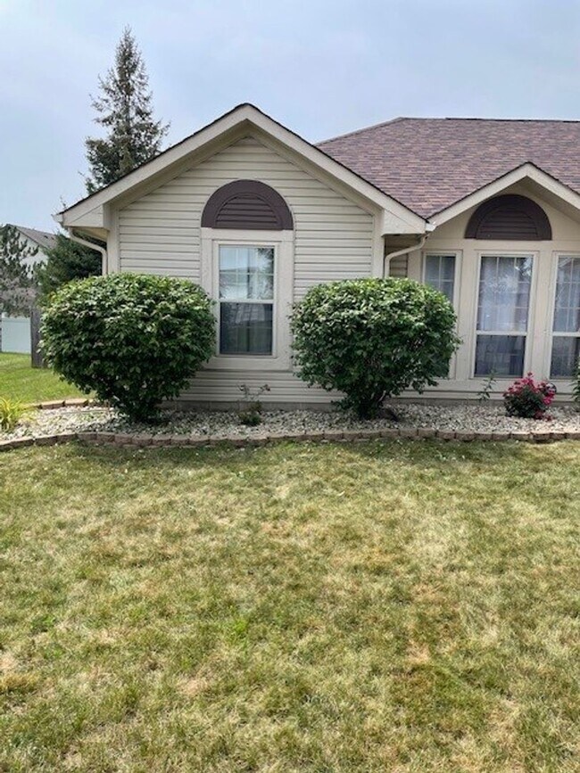 Foto del edificio - AVAILABLE SOON - 3 Bedroom / 2 Full Bath Home in Englewood!