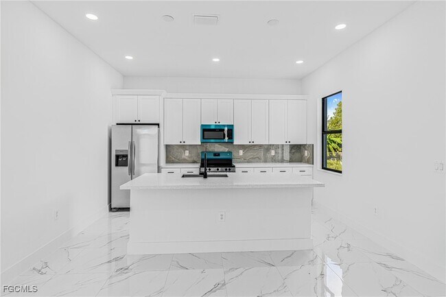 Foto del edificio - 2221 Tropicana Parkway W