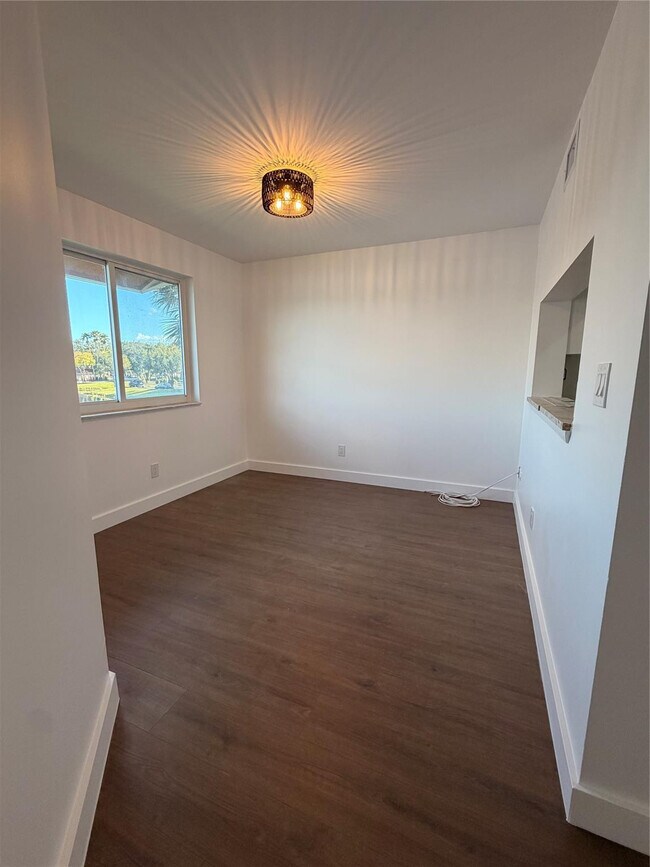 Foto del edificio - 788 NW 92nd Ave