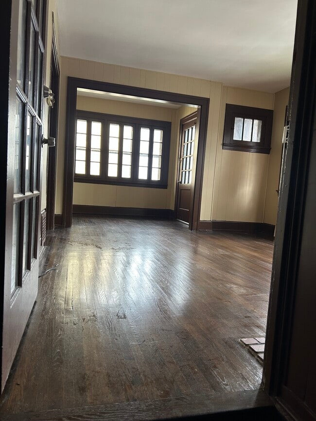 Building Photo - 228 McCormick Pl