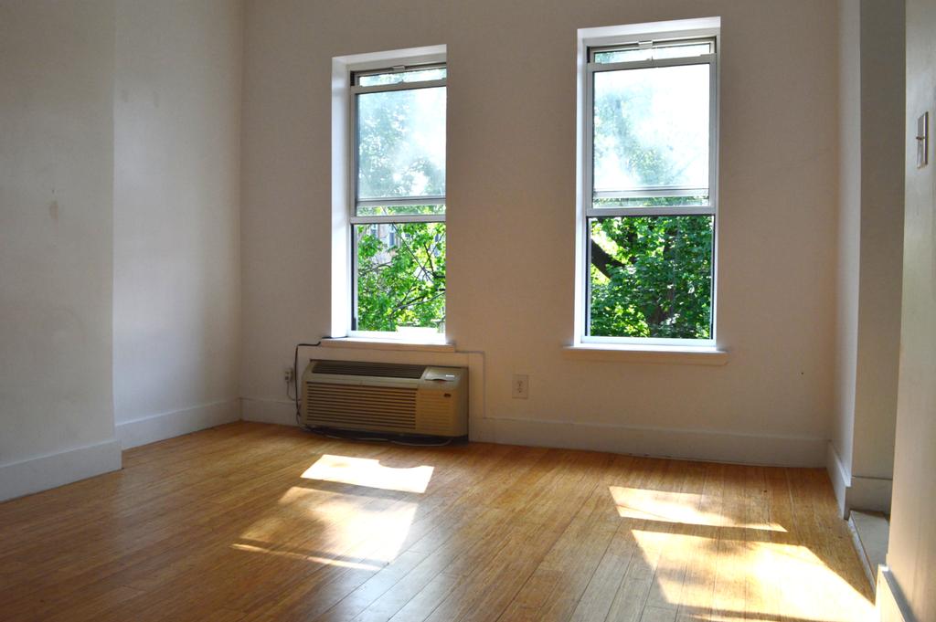 Primary Photo - 106 Kingston Ave