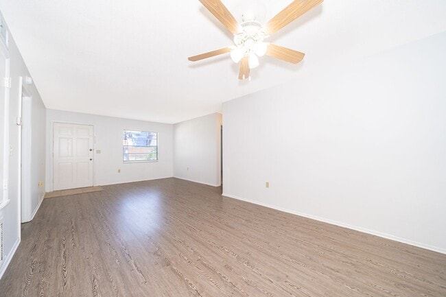 Building Photo - ALTAMONTE SPRINGS: 3 bed/1.5 bath home in ...