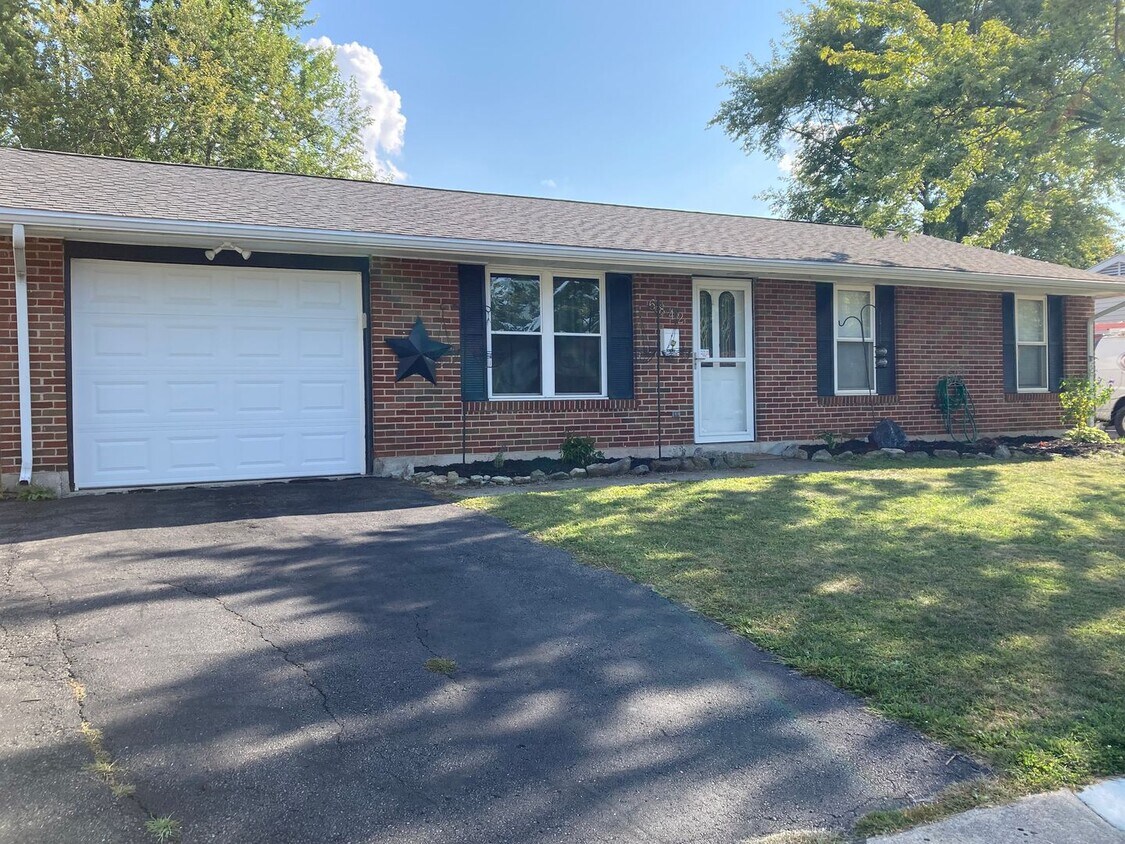 Primary Photo - 3 Bedroom, 1 Bath Ranch Home w/Attached 1 ...