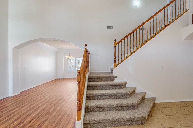 Foto del edificio - Move in Special 5 Bedroom 3 Bathroom w/ 3 ...