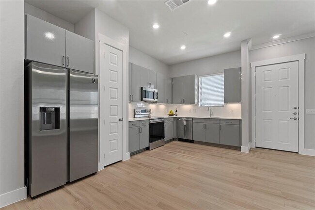 Building Photo - 4013 Tripp Dr