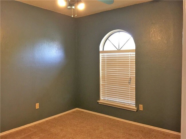 Building Photo - 222 W Amberway Ln