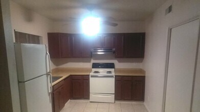 Building Photo - 3312 E Presidio Rd