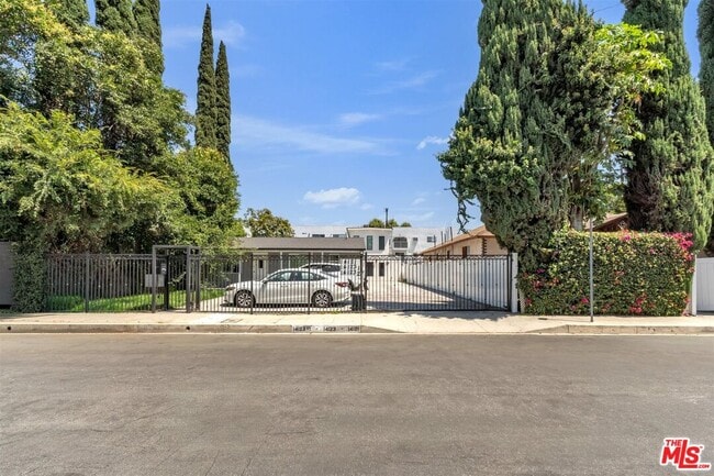 Building Photo - 14121 Califa St